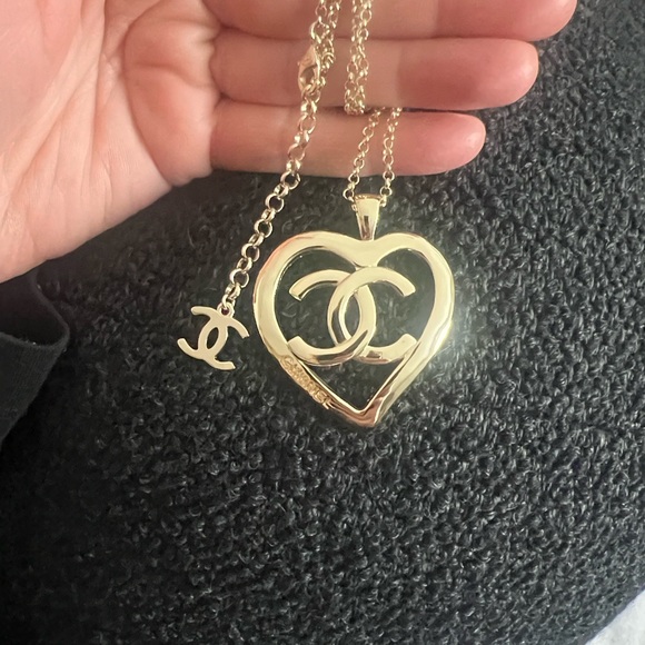 Gold Heart Pendant Necklace - Picture 3 of 9